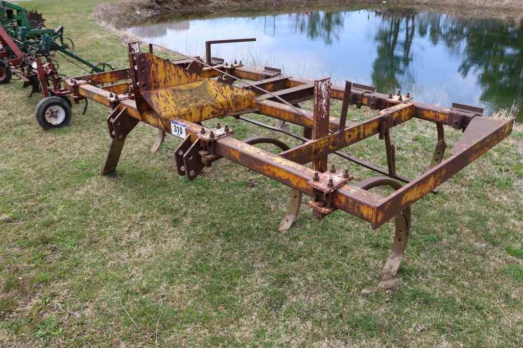 LANDALL 3PTH 7 TOOTH CHISEL PLOW