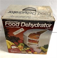 Electric food dehydrator