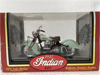 Die Cast Tootsietoy 1942 Indian Motorcycle 1:10