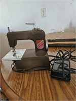 Weld Seam Sewing Machine by Dromann