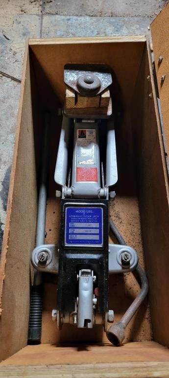 Hydraulic floor jack 4000 lb