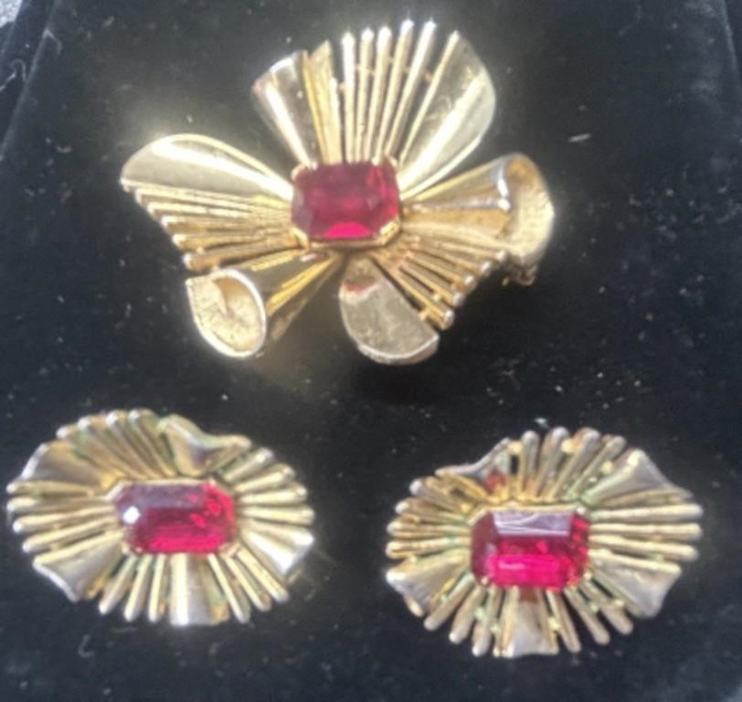 Trifari Vintage Brooch & Matching Earrings