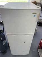 Danby Refrigerator/Freezer-no ice maker