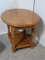 Oak End Table 27wx22dx21"h (like new)