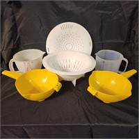 TUPPERWARE STRAINERS & MIXING BOWLS