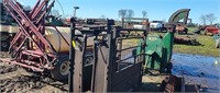 Cattle squeeze chute