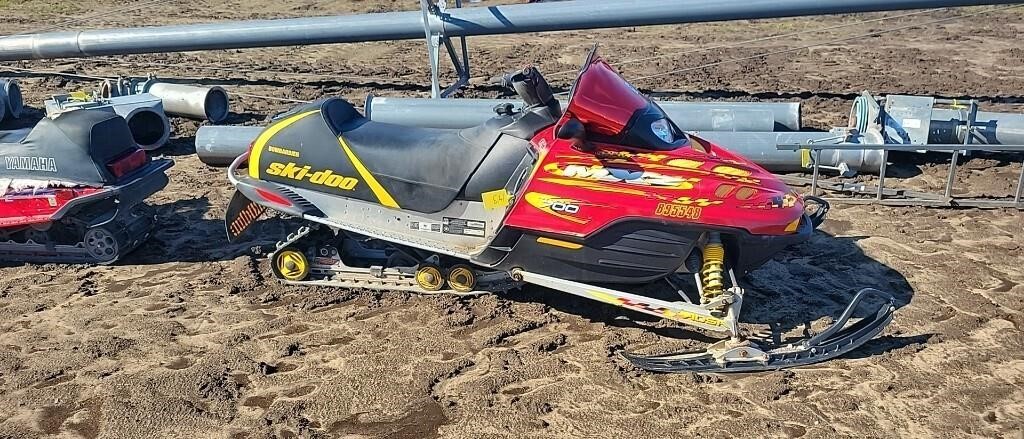 2002 Ski doo mxz700 Snow Mobile as is