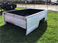 E 2018 Chevy 3500 8FT bed with tail gate