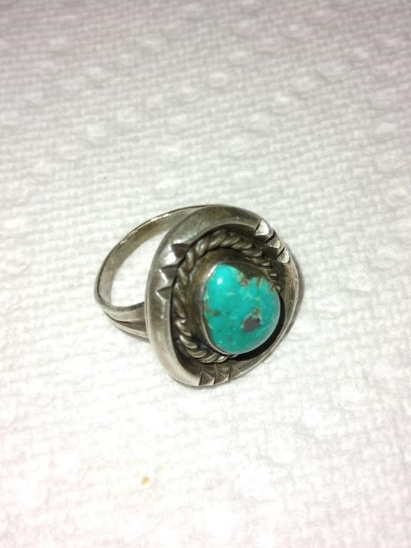 Ladies size 7 turquoise ring