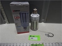 2 LED wide base bulbs