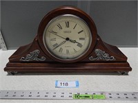Battery operated mantle clock
