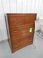 Chest of drawers approx. 32" x 18" x 43" high