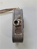 Antique 8mm camera; in working condition per selle