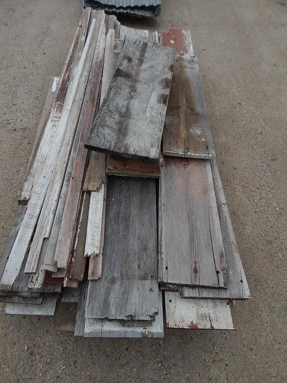 Pallet of barn boards; various sizes; most are 3-8