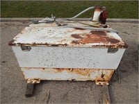 Fuel tank/toolbox; per seller the pump works and t