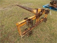 Bale spear that attaches to a loader