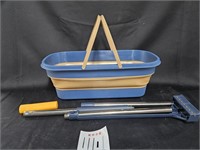 Wer/dry mop with collapsible bucket