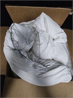 Comforter. Size unknown White