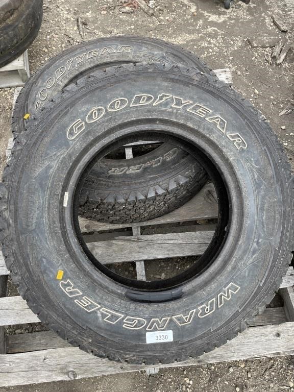 2 GOODYEAR WRANGLER LT235/80R17