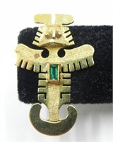 PRE-COLUMBIAN STYLE STAMPED 18KT PIN W/GREEN STONE