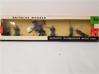Britains Models 5 Soldiers and 1 Cavalry