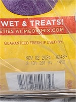 4 new bags of meow mix cat food