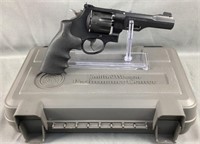 Smith & Wesson 327 Performance Center 357 Magnum