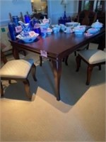 DINING ROOM TABLE WITH 4 CHAIRS