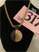 GOLD TONE AND PENDANT NECKLACE