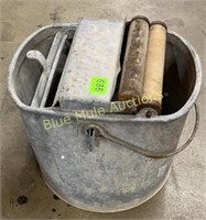 Vintage Deluxe mop bucket