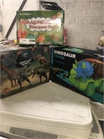 1 LOT (3) DINOSAUR TOYS: (1) MAGNETIC DINOSAUR