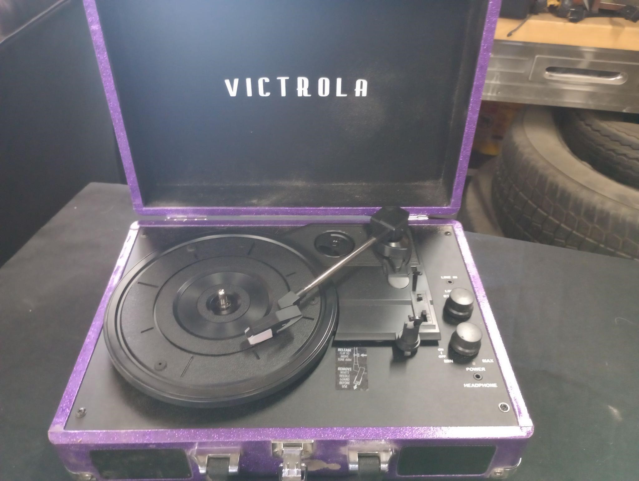 Victrola suitcase player