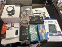 1 LOT OF ASST ELECTRONICS AND PHONE ACCESSORIES