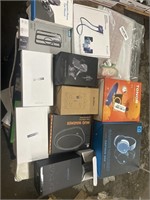 1 LOT FLAT OF ASST ELECTRONICS AND ACCESSORIES