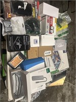 1 LOT FLAT OF ELECTRONICS AND ACCESSORIES