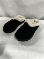 WOMENS HOUSE SLIPPERS SIZE 6-7
