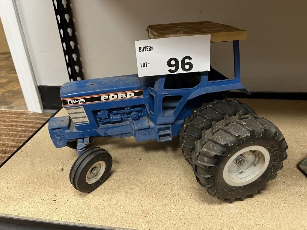 FORD TW-15 TOY TRACTOR