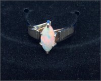 Stunning 10 Karat Gold Opal Ring