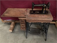 Antique Singer Sewing Machine With Treadle Pedal