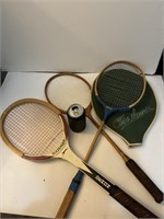 2 raquettes de badminton un starco et l'autre
