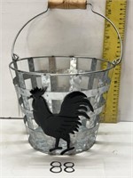 Metal rooster basket; 6"