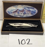 Collectible wolf pocket knife