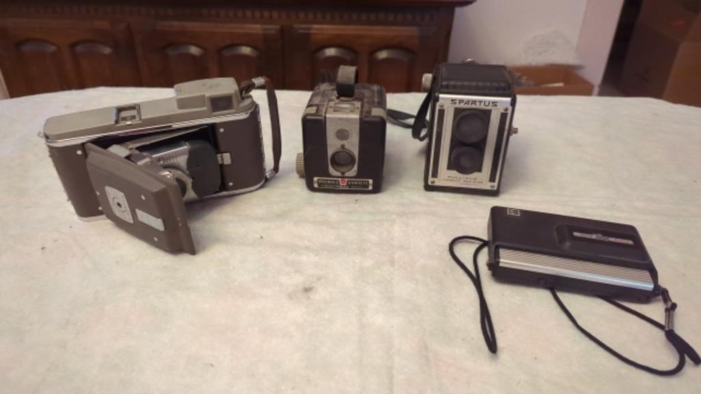DIFFERENT KINDS OF ANTIQUE CAMERA
