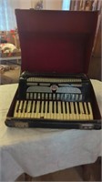 USED QUIVER GIANT ACCORDION FROM ITALY WITH CASE