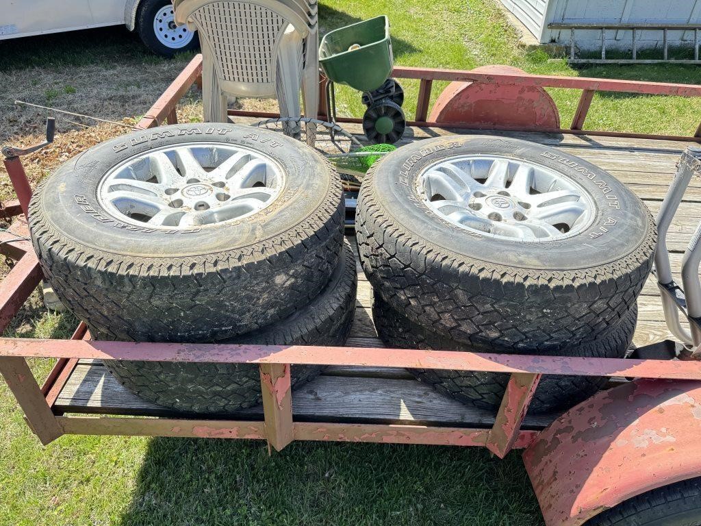 4 Toyota Tundra 2004 Wheels /Tires, Hold Air