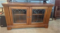 OAK TV STAND WITH 2 GLASS DOORS