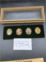 Vintage Broche Display (glued down)