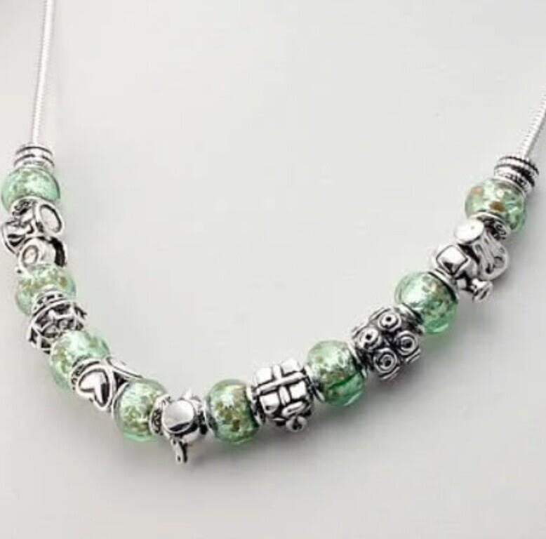 *Women's Green Charm Bead Necklace*