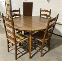 Tell City Dining Room Table W/ 2 Leafs & 4 Chairs