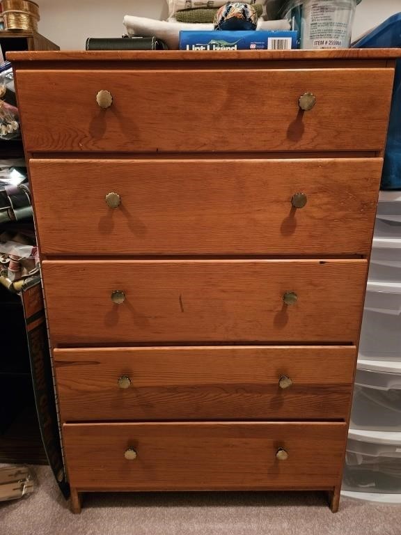 Dresser w/ 5 drawers (in closet of back room)
